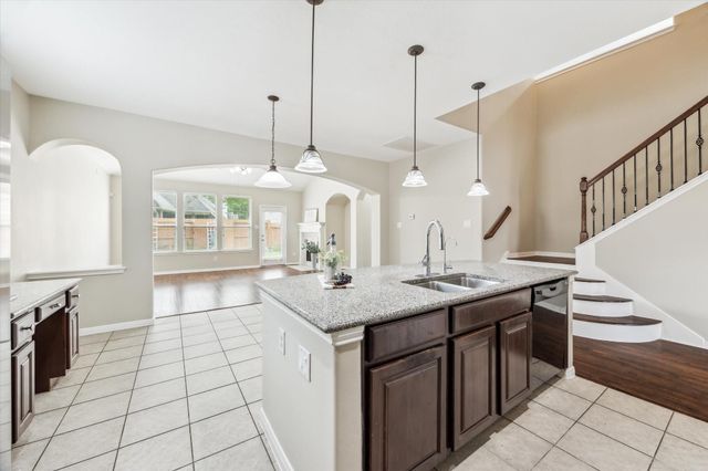 2109 Drake Falls Drive, Pearland, TX 77584