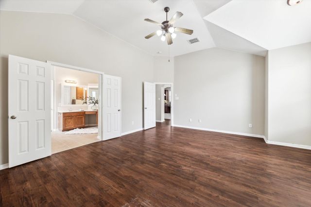 2109 Drake Falls Drive, Pearland, TX 77584