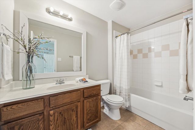 2109 Drake Falls Drive, Pearland, TX 77584