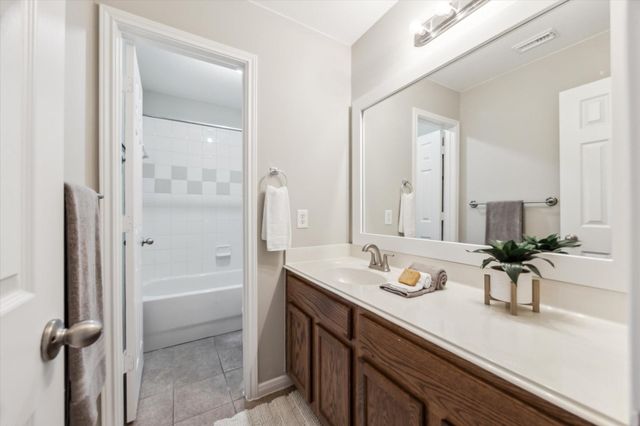 2109 Drake Falls Drive, Pearland, TX 77584