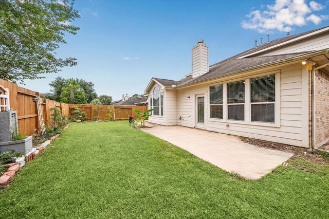 2109 Drake Falls Drive, Pearland, TX 77584