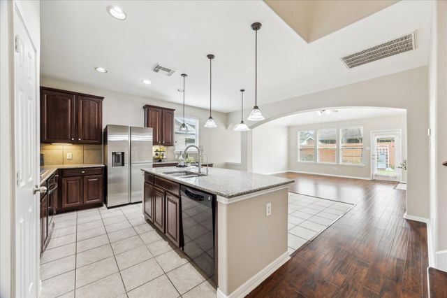 2109 Drake Falls Drive, Pearland, TX 77584