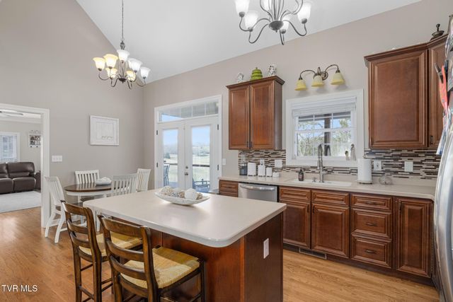 31 Hickory Point, Jonesborough, TN 37659