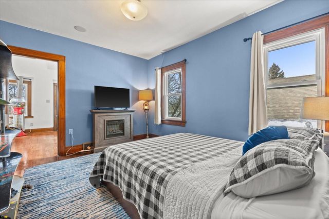 4418 N Bartlett AVENUE, Shorewood, WI 53211