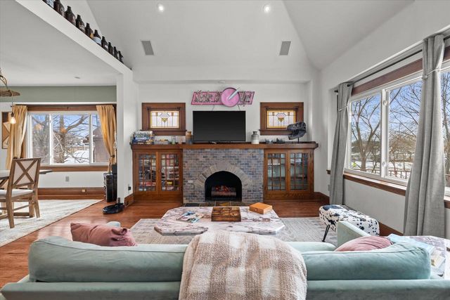 4418 N Bartlett AVENUE, Shorewood, WI 53211