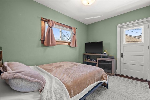 4418 N Bartlett AVENUE, Shorewood, WI 53211