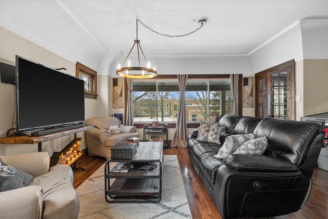 4418 N Bartlett AVENUE, Shorewood, WI 53211