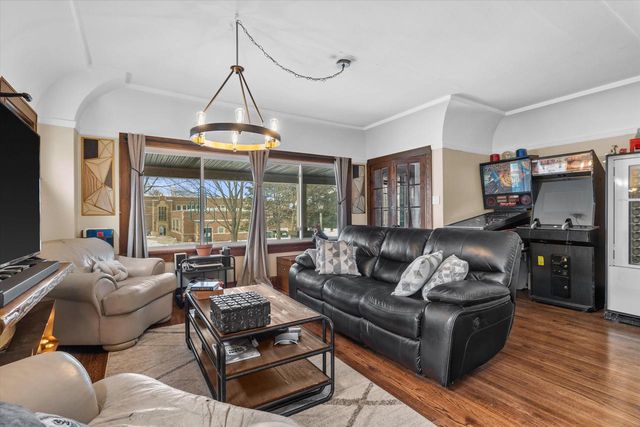 4418 N Bartlett AVENUE, Shorewood, WI 53211