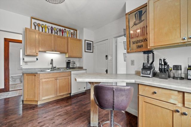 4418 N Bartlett AVENUE, Shorewood, WI 53211