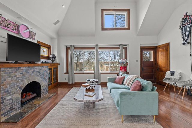 4418 N Bartlett AVENUE, Shorewood, WI 53211