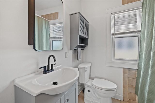 4418 N Bartlett AVENUE, Shorewood, WI 53211