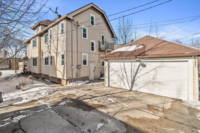 4418 N Bartlett AVENUE, Shorewood, WI 53211