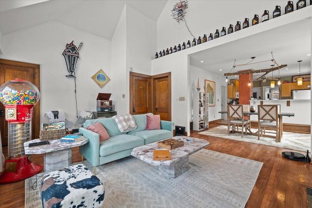 4418 N Bartlett AVENUE, Shorewood, WI 53211