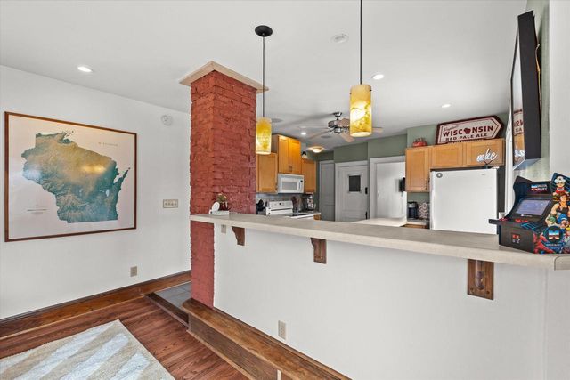 4418 N Bartlett AVENUE, Shorewood, WI 53211