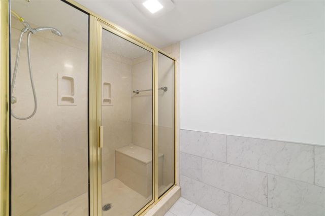 7655 S Braeswood Boulevard 5, Houston, TX 77071