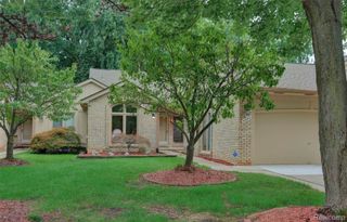 43164 W Kirkwood Drive, Clinton Charter Township, MI 48038