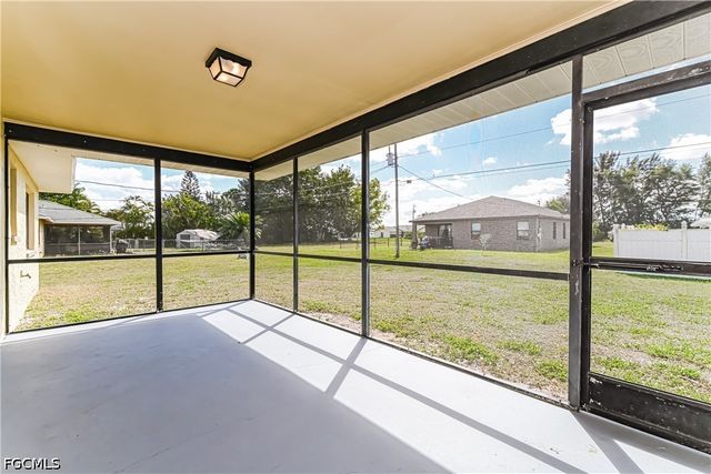 512 SW 27th TER, Cape Coral, FL 33914