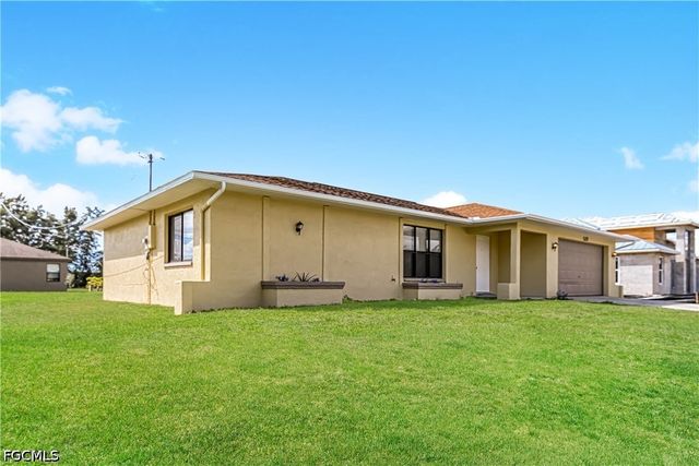 512 SW 27th TER, Cape Coral, FL 33914