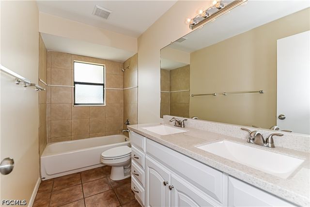 512 SW 27th TER, Cape Coral, FL 33914