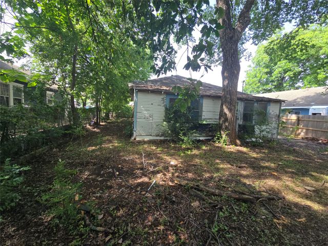 2610 Brandon Street, Dallas, TX 75211