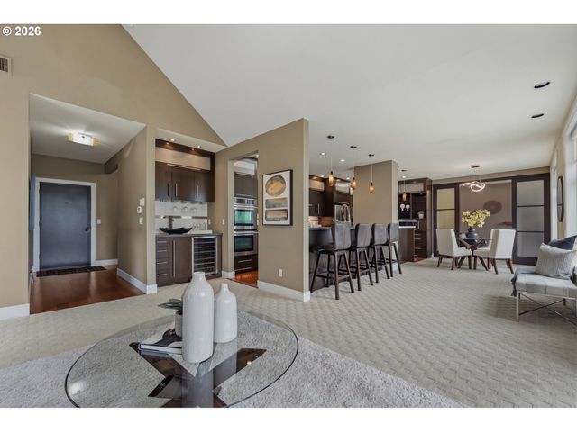 225 S MONTGOMERY St ES 2&5, Portland, OR 97201