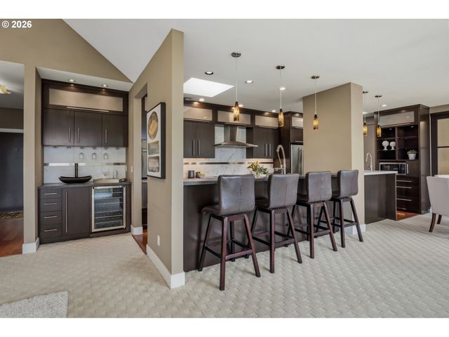 225 S MONTGOMERY St ES 2&5, Portland, OR 97201