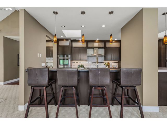 225 S MONTGOMERY St ES 2&5, Portland, OR 97201