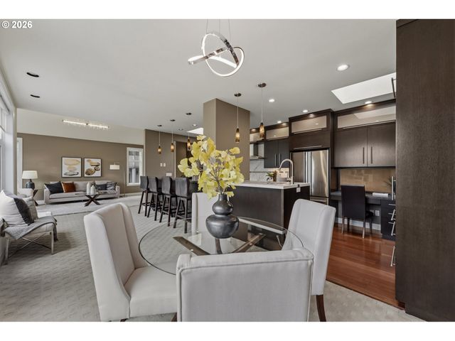 225 S MONTGOMERY St ES 2&5, Portland, OR 97201