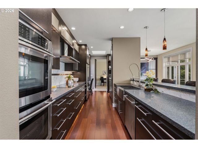 225 S MONTGOMERY St ES 2&5, Portland, OR 97201