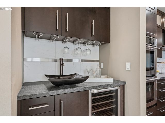 225 S MONTGOMERY St ES 2&5, Portland, OR 97201