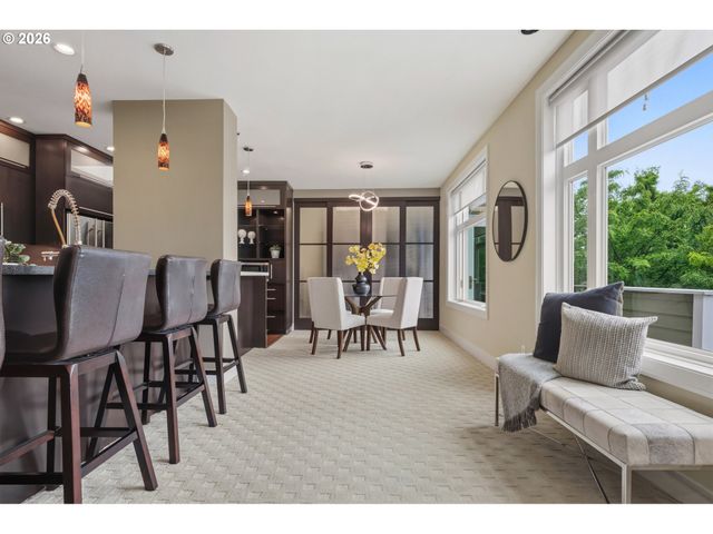 225 S MONTGOMERY St ES 2&5, Portland, OR 97201