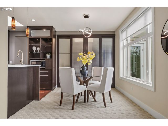 225 S MONTGOMERY St ES 2&5, Portland, OR 97201