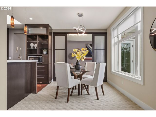 225 S MONTGOMERY St ES 2&5, Portland, OR 97201