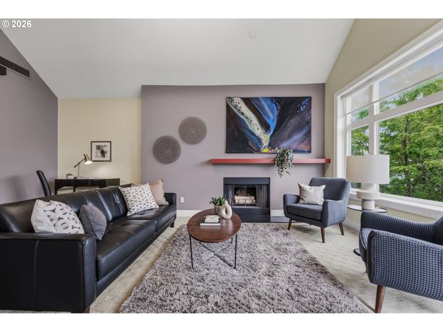 225 S MONTGOMERY St ES 2&5, Portland, OR 97201