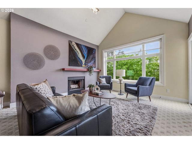 225 S MONTGOMERY St ES 2&5, Portland, OR 97201