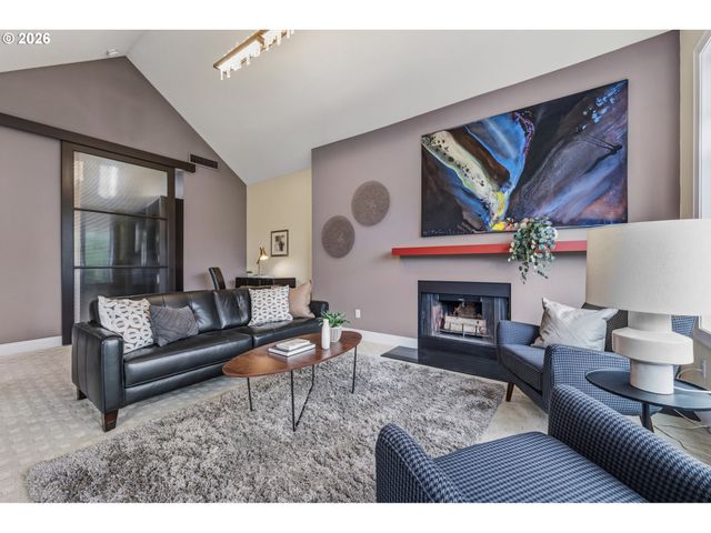 225 S MONTGOMERY St ES 2&5, Portland, OR 97201