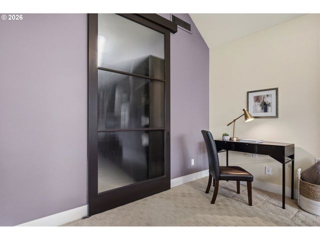 225 S MONTGOMERY St ES 2&5, Portland, OR 97201