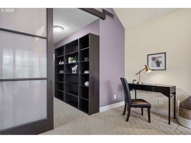 225 S MONTGOMERY St ES 2&5, Portland, OR 97201