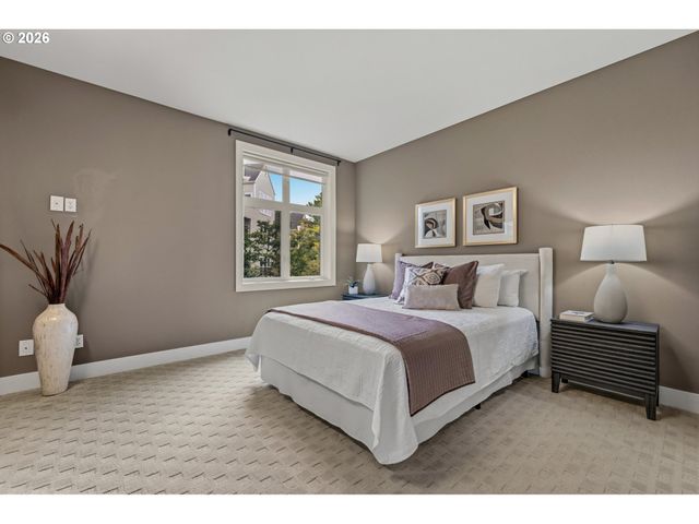 225 S MONTGOMERY St ES 2&5, Portland, OR 97201
