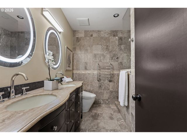 225 S MONTGOMERY St ES 2&5, Portland, OR 97201