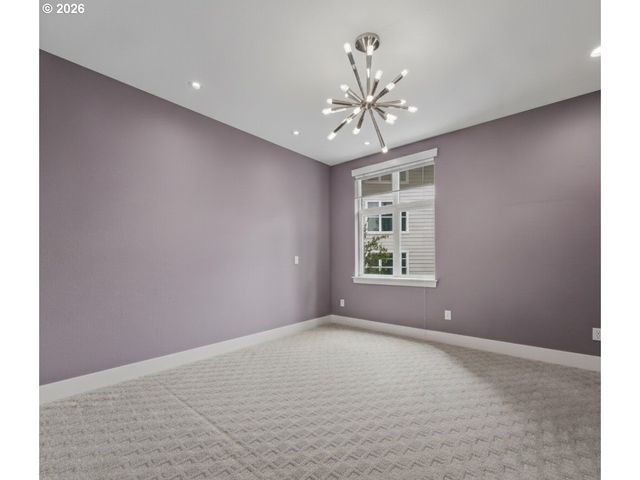 225 S MONTGOMERY St ES 2&5, Portland, OR 97201