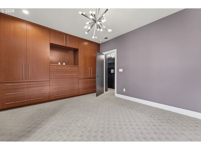 225 S MONTGOMERY St ES 2&5, Portland, OR 97201