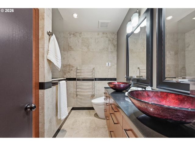 225 S MONTGOMERY St ES 2&5, Portland, OR 97201