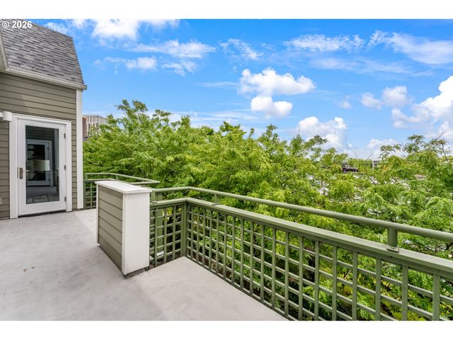 225 S MONTGOMERY St ES 2&5, Portland, OR 97201