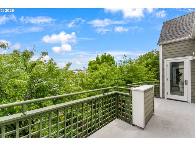 225 S MONTGOMERY St ES 2&5, Portland, OR 97201