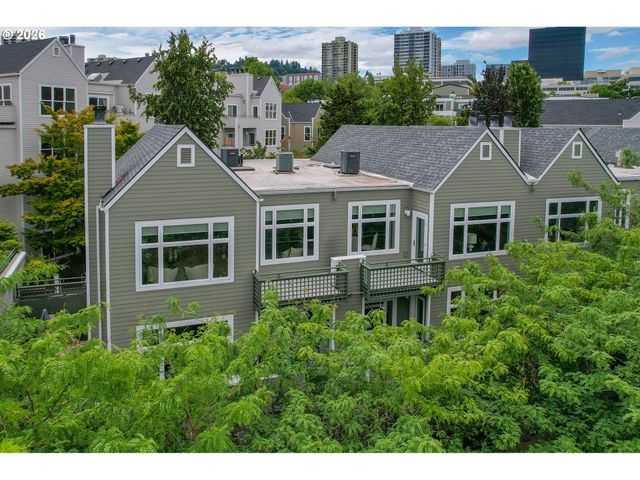 225 S MONTGOMERY St ES 2&5, Portland, OR 97201