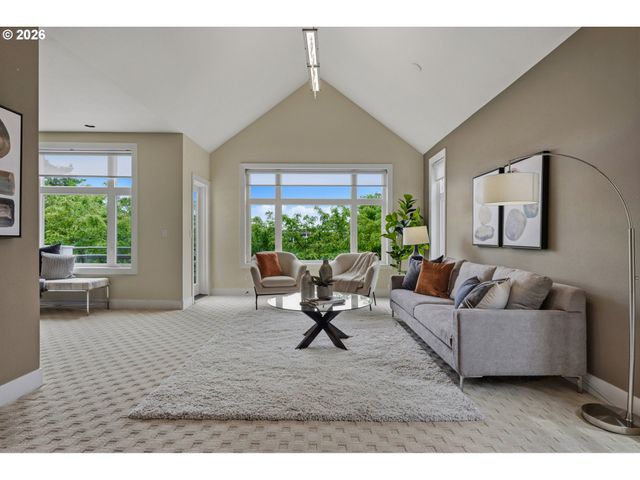 225 S MONTGOMERY St ES 2&5, Portland, OR 97201