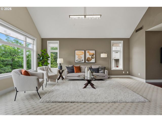 225 S MONTGOMERY St ES 2&5, Portland, OR 97201