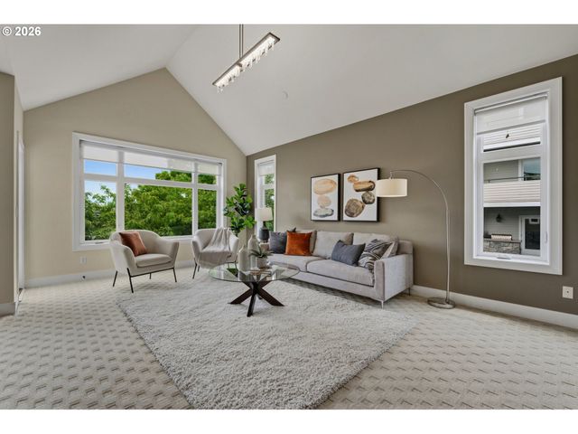 225 S MONTGOMERY St ES 2&5, Portland, OR 97201