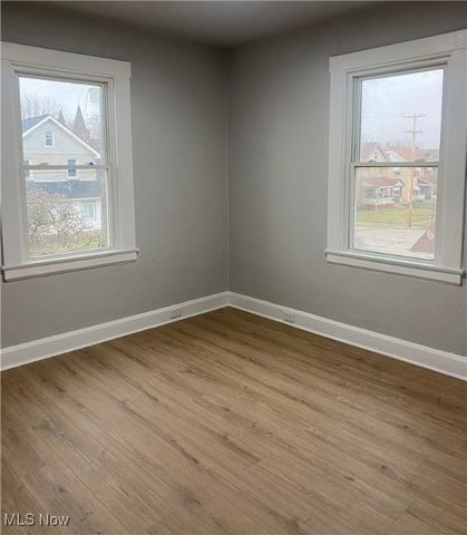 1711 Manhattan, Youngstown, OH 44509